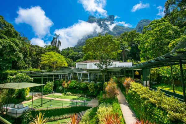 Casa de Festas com Arquitetura e Paisagismo